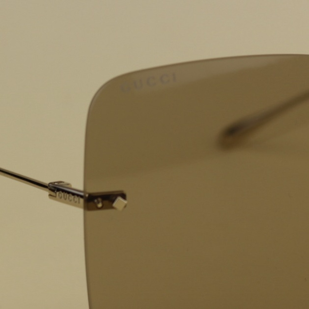 Gucci Oversized Rimless Sunglasses - Picture 3 of 3